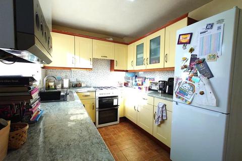 2 bedroom terraced house for sale, Cleave Avenue, Hayes UB3