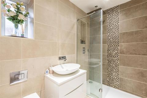 33 Foxlake Road, Byfleet, West Byfleet, KT14 7PW