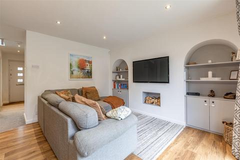 33 Foxlake Road, Byfleet, West Byfleet, KT14 7PW