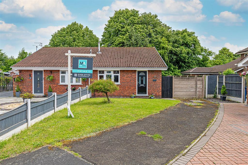 Fairbourne Close, Callands, Warrington 2 bed semidetached bungalow for