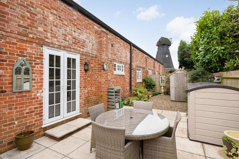 2 bedroom barn conversion for sale, Jersey Farm Close, Herne Bay, CT6