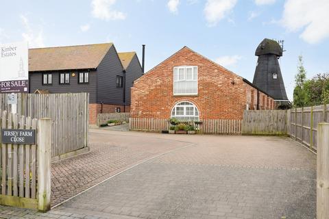 2 bedroom barn conversion for sale - Jersey Farm Close, Herne Bay, CT6