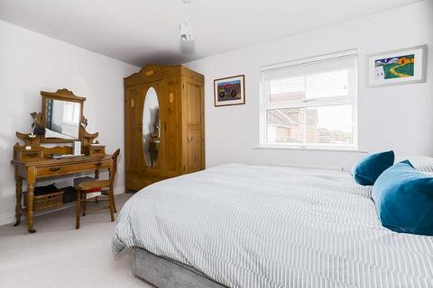 3 bedroom detached house for sale - Olvega Drive, Buntingford
