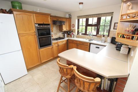 4 bedroom detached house for sale, Willowbrook Close, Leicester LE9