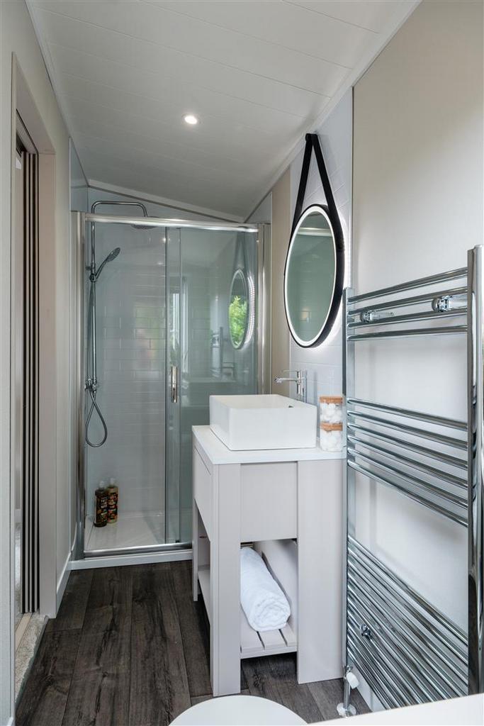 Kahlo ensuite.jpg