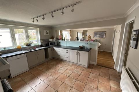 4 bedroom detached house to rent, Wescombe House, Barton Stacey