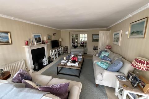 4 bedroom detached house to rent, Wescombe House, Barton Stacey
