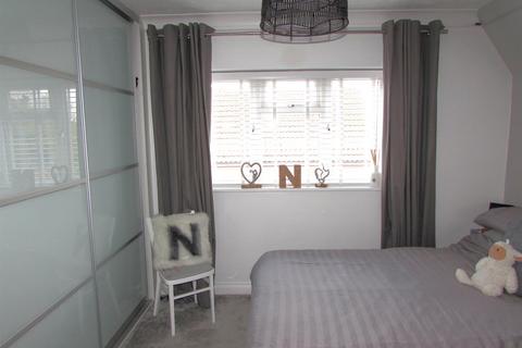 4 bedroom end of terrace house for sale, Watling Street, Hockliffe