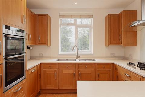 129 Winkworth Road, Banstead, SM7 2JW