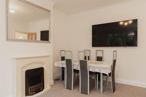 129 Winkworth Road, Banstead, SM7 2JW