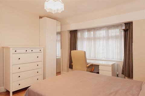 129 Winkworth Road, Banstead, SM7 2JW
