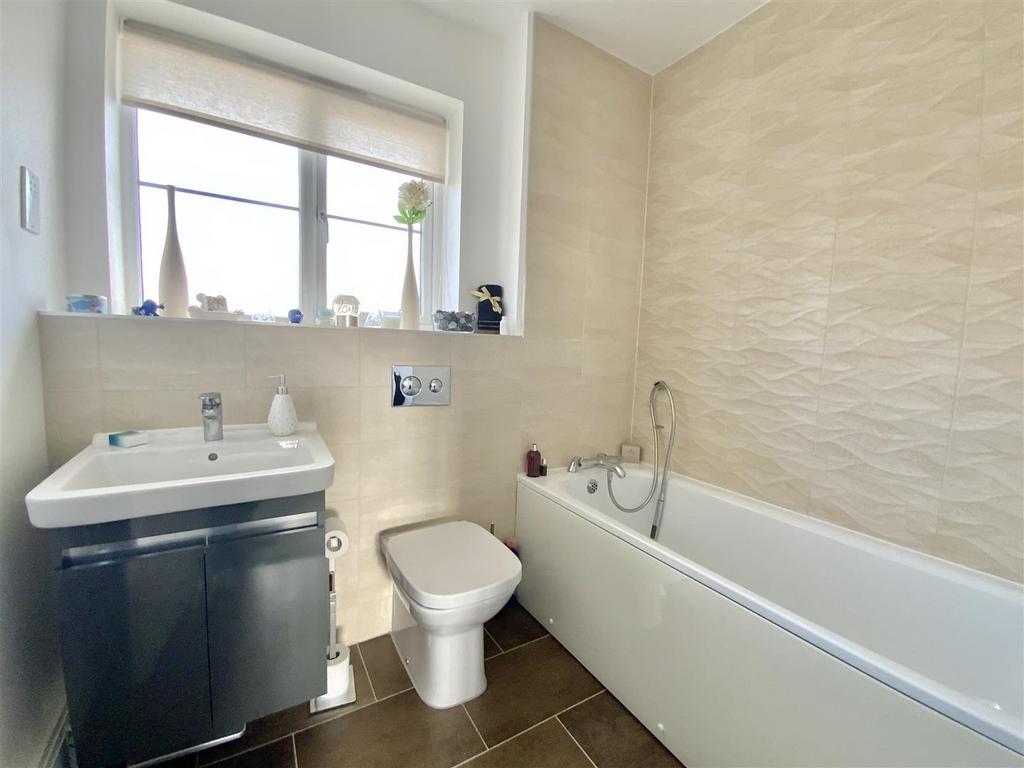 Family Bathroom (First Floor)