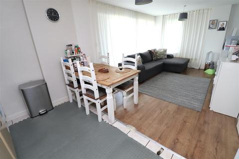 2 bedroom flat for sale, Forty Lane, Wembley