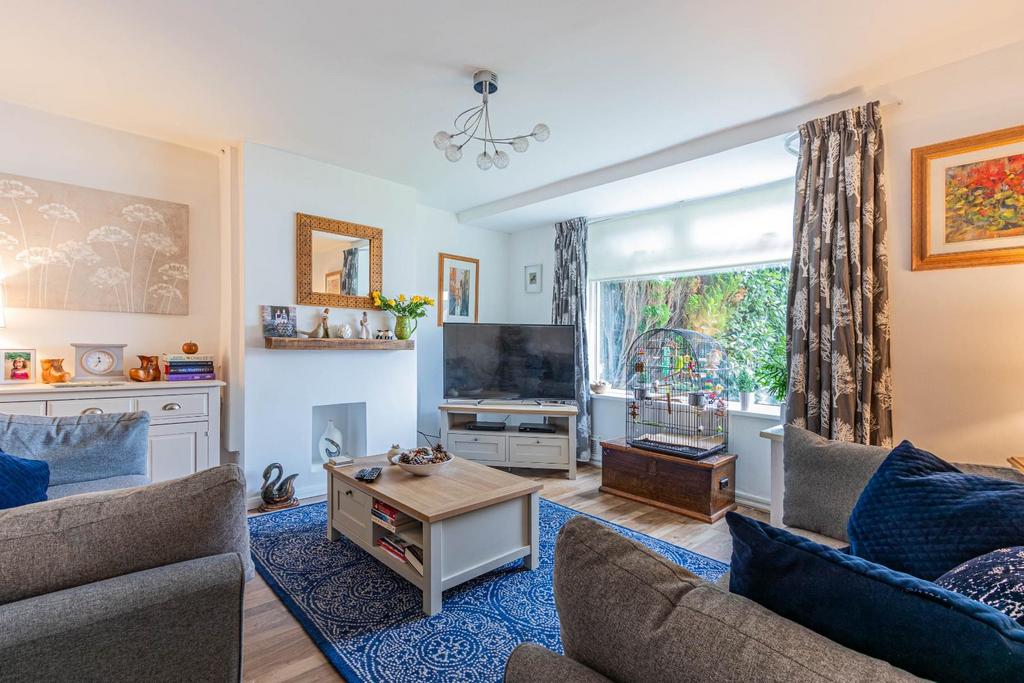 Laburnum Way 49-20.jpg