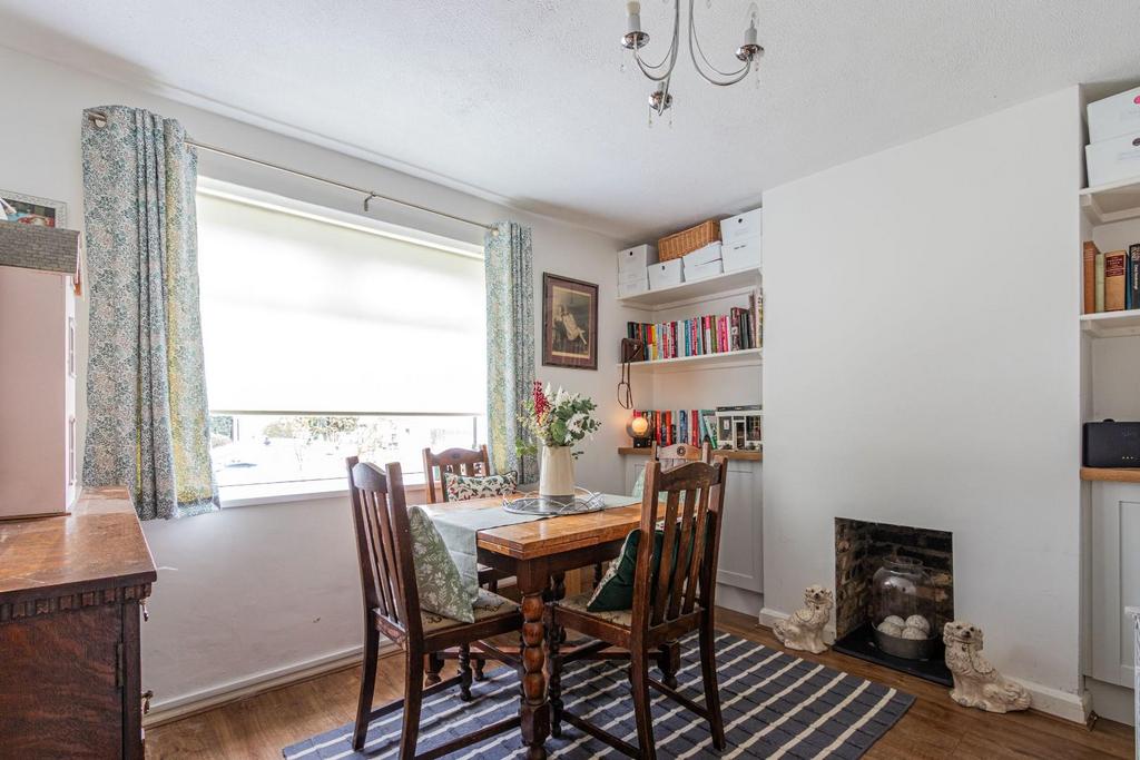 Laburnum Way 49-1.jpg