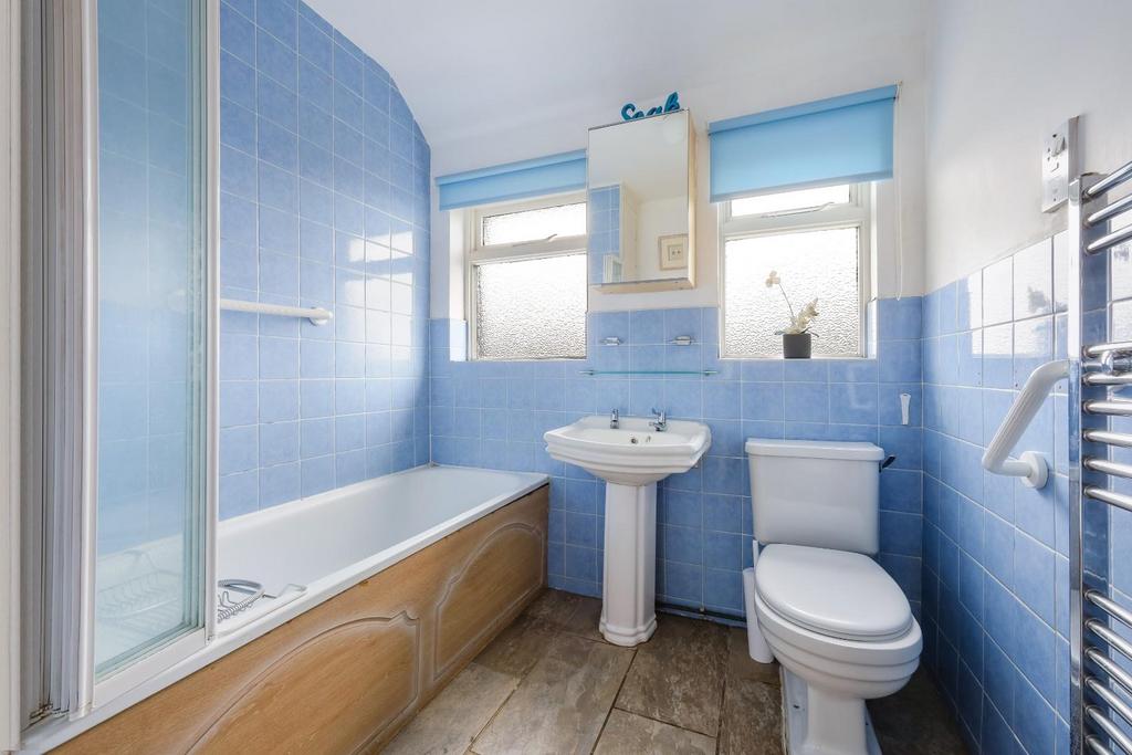 EGHAM CRESCENT, 32  (1).jpg