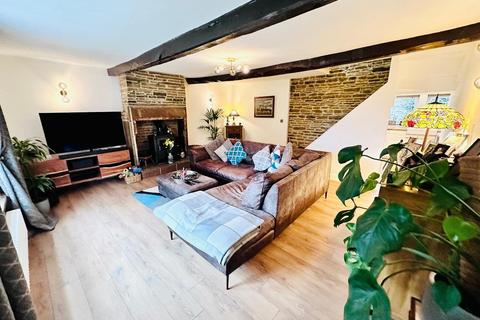 2 bedroom terraced house to rent, Crosland Hill Road, Huddersfield