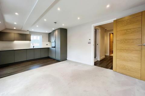 2 bedroom apartment to rent, Station Road, Gerrards Cross SL9