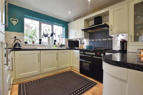 3 bedroom detached house for sale, Laxton Garth, Kirk Ella