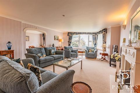 3 bedroom apartment for sale, The Crescent, Frinton-On-Sea