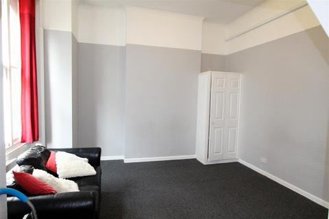 Studio to rent, West Cliff, Bournemouth