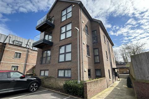 2 bedroom flat for sale, Aspen Place, Bushey WD23