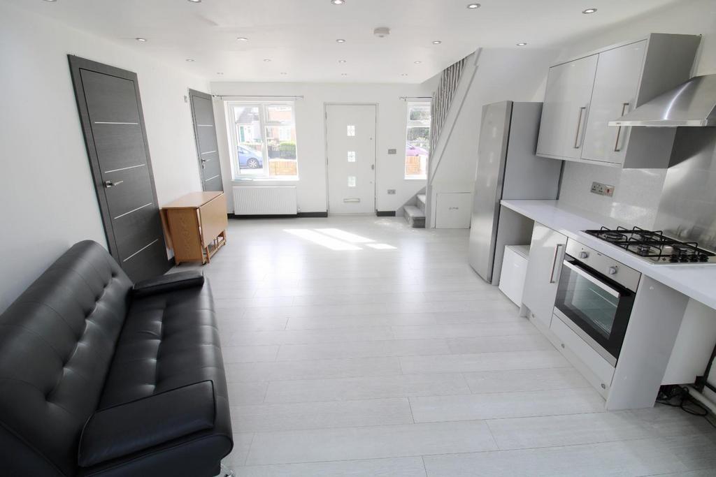 Lounge/Kitchen View 3