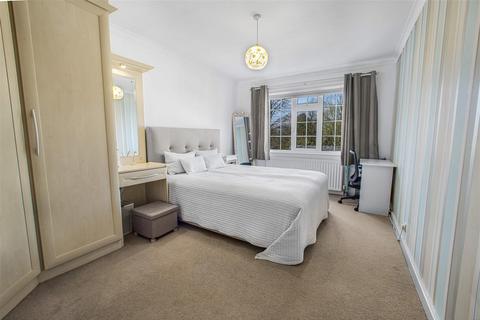 2 bedroom apartment for sale, Richmond Court, Bowdon Altrincham WA14