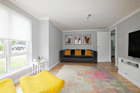 2 bedroom flat to rent, Bathlin Crescent, Moodiesburn, Glasgow