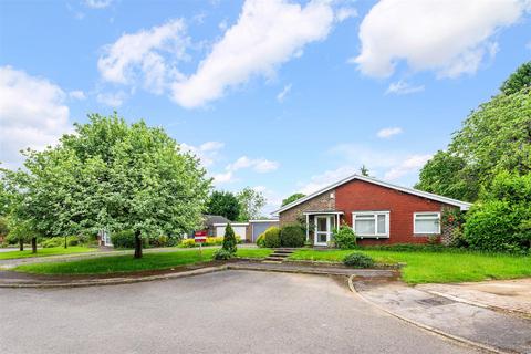 4 bedroom bungalow for sale, The Brindles, Banstead