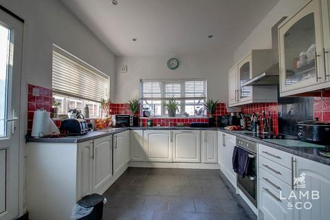 4 bedroom detached house for sale, Standley Road, Walton On The Naze CO14