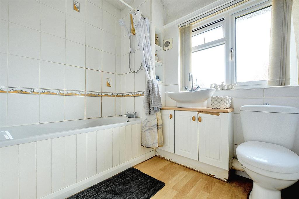 Bathroom 1.jpeg