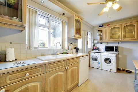 undefined, Woodside Road, Lenton Abbey
