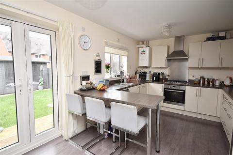 3 bedroom end of terrace house for sale, Theedway, Roman Gate, Leighton Buzzard, LU7 9RP