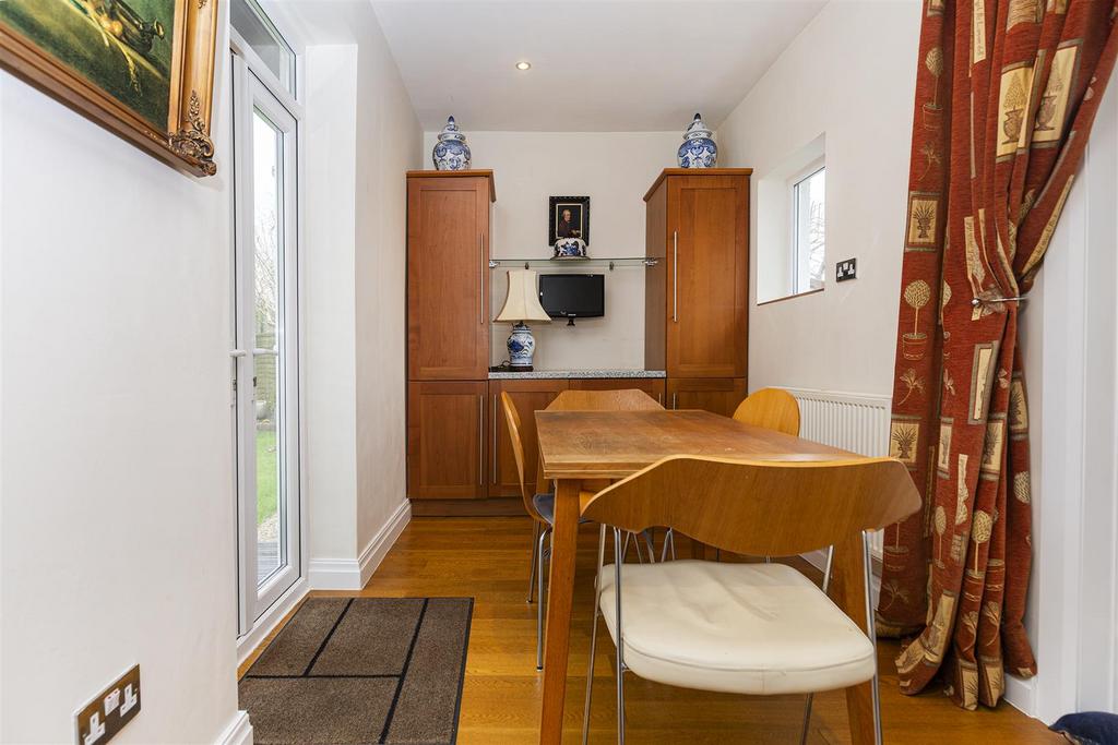 Bramleys Estate Agents - Beaumont Park - Woodside