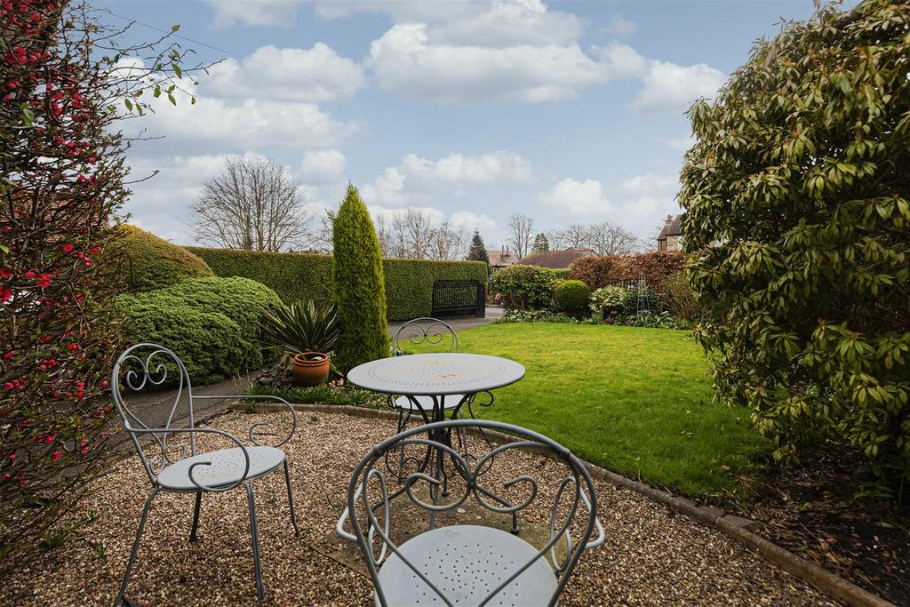 Bramleys Estate Agents - Beaumont Park - Woodside