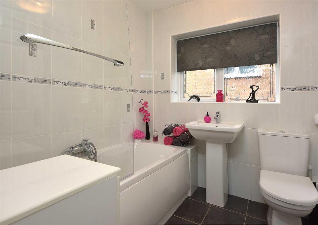 Hungerford Road, Norton, Stourbridge 3 bed semidetached bungalow £