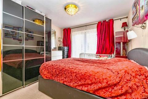 2 bedroom flat for sale, Walton Road, Bushey WD23