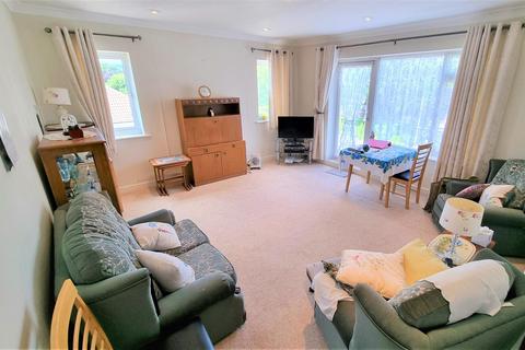 2 bedroom property for sale - 13 Upperton Road, Eastbourne BN21