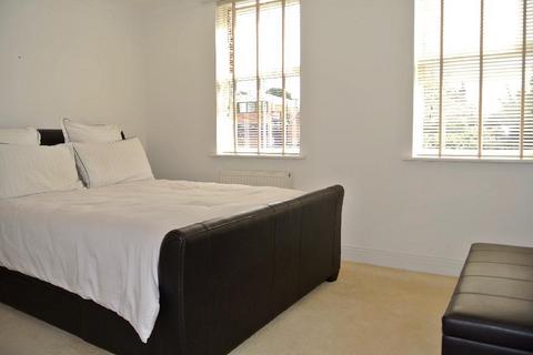 1 bedroom apartment to rent, Baker Street, Weybridge KT13