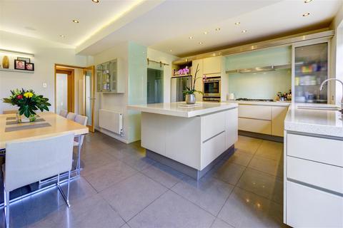 6 bedroom detached house for sale, Holne Chase, N2