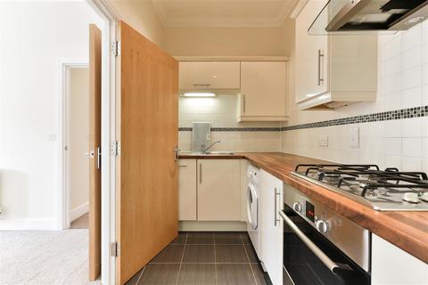 2 bedroom apartment to rent, Brook Road, Redhill
