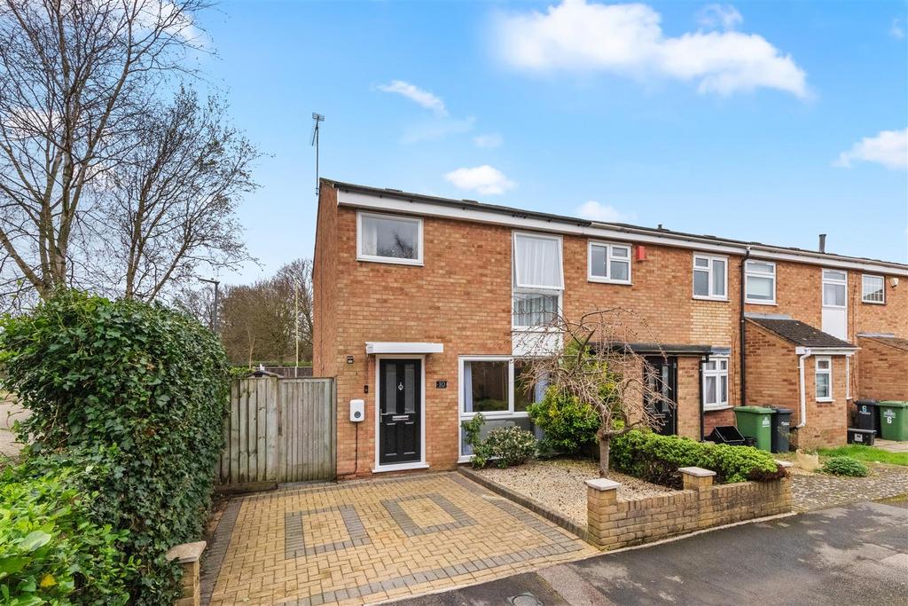 Winford Drive, Broxbourne EN10 3 bed end of terrace house £450,000