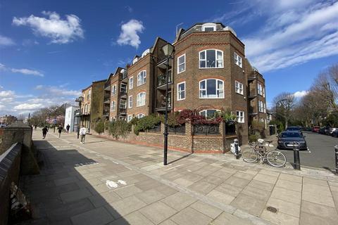 2 bedroom apartment for sale, Lower Mall, London. W6