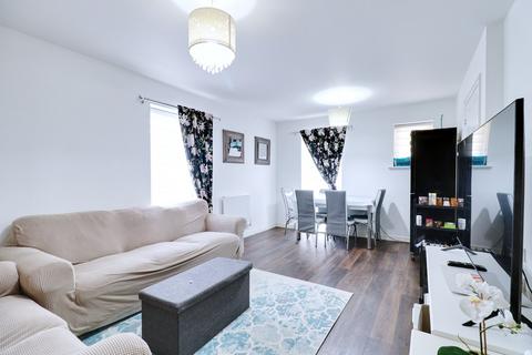3 bedroom end of terrace house for sale, Courts Way, Aveley RM15