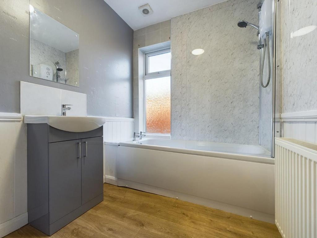 Henley Street, Lincoln 2 bed terraced house for sale £130,000