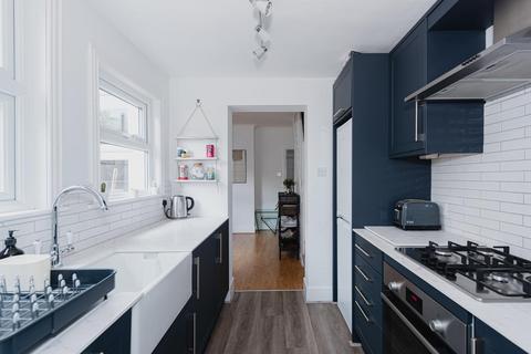 18 Beaconsfield Place, Epsom, KT17 4BD