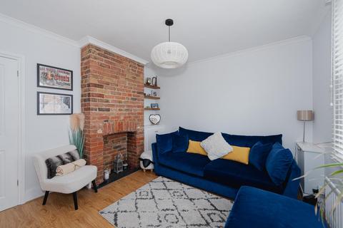 18 Beaconsfield Place, Epsom, KT17 4BD