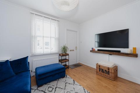 18 Beaconsfield Place, Epsom, KT17 4BD