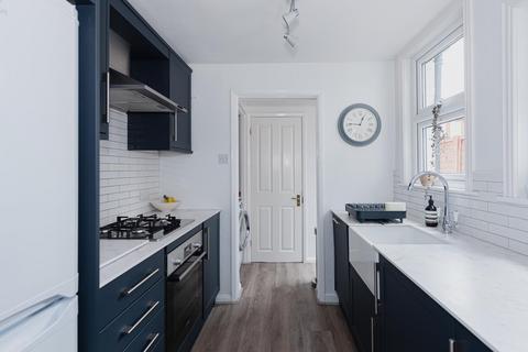 18 Beaconsfield Place, Epsom, KT17 4BD